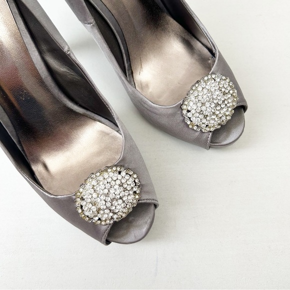 Roberto Vianni Silver Grey Satin Peep-Toe Platform Heels with Rhinestones Size 7 - Picture 13 of 15